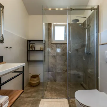 Rustic Perosa With Heating Pool *