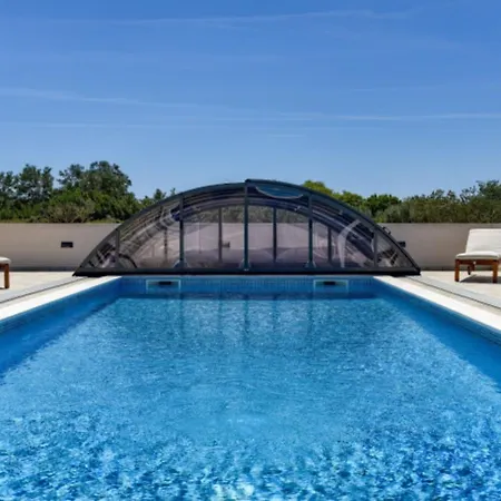 Rustic Perosa With Heating Pool فيلة *