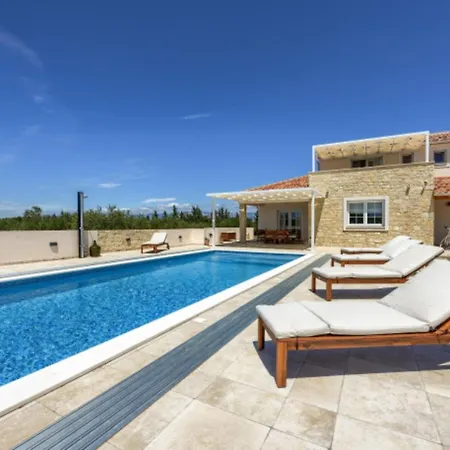 Vila Rustic Perosa With Heating Pool *