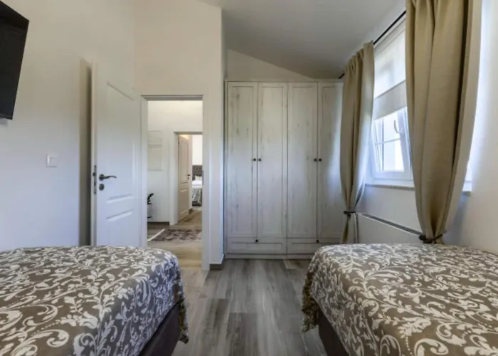 Rustic Perosa With Heating Pool *