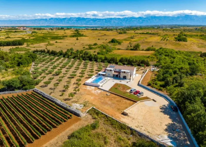 Rustic Perosa With Heating Pool *