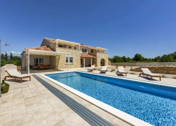 Rustic Perosa With Heating Pool Vila