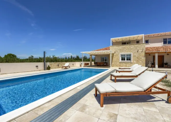 Vila Rustic Perosa With Heating Pool *