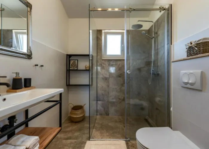 Rustic Perosa With Heating Pool *